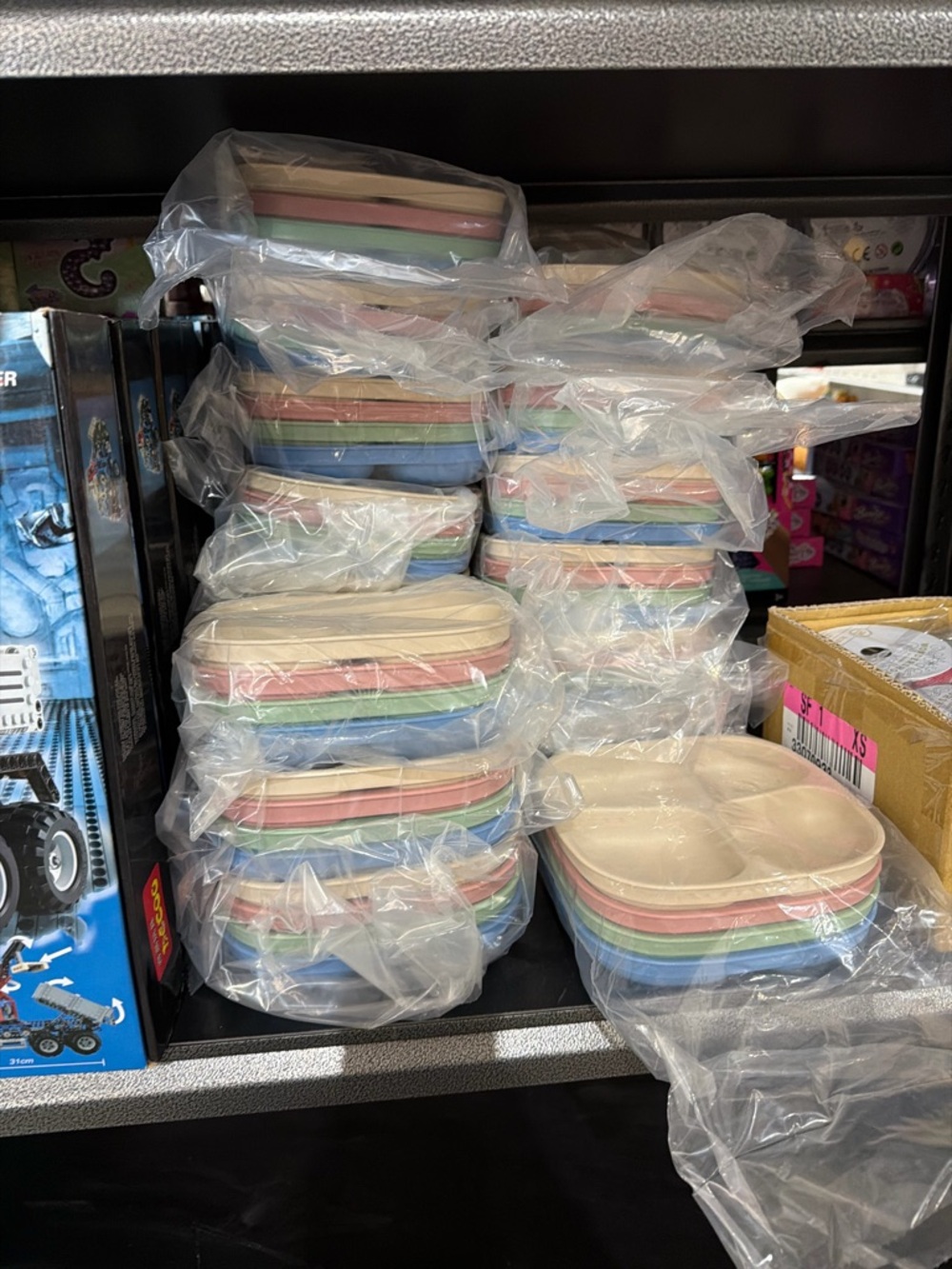 Reusable Pastel Divided Serving Plates - Pack of 4 (Blue, Pink, Green, Cream)